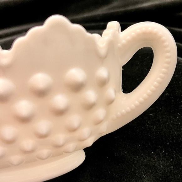 Fenton White Hobnail Double-Handled Pickle Dish Grape Leaf Ruffled Edges VTG MCM - Picture 3 of 10
